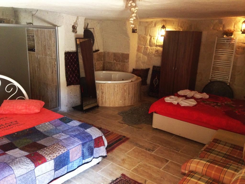 Crazy Horse Pension ウルギュップ 部屋 写真